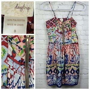 Buckle Daytrip Sleeveless Tie Dye Colorful Zip Front Smocked Satin Dress, Small